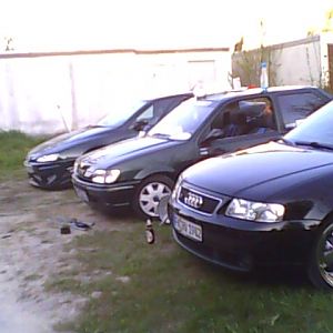 wir 3
Heiko sein Audi S3 (1,8l 210ps allrad)
meiner =)Fofi( 1,1 50ps frontantrieb)
Padde seiner Peugeot 406 Coupe( 3,0l V6 198ps Fronttriebler Auto