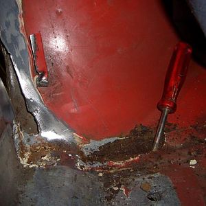 Fußraum Fahrer Radkasten