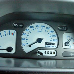 Passend zur Wagenfarbe (Petrol-Blau). Davor war es Weiß auf Weiß und das sah nicht so dolle aus. :)
