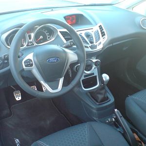 Mein Fiesta Innenraum mit Audio Paket 4 und Alupedale