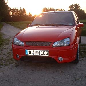 Hier die Front mit angeschweißtem Bösen Blick, ohne Blinkerkappen, Stoßleiste in Wagenfarbe lakiert