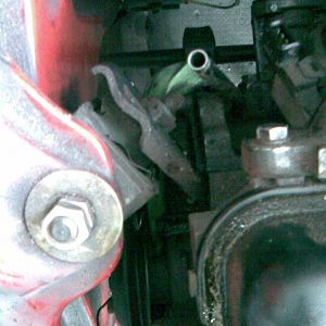 Motorlager ausbauen bei eingebautem Motor geht!!!
Ist ein Gefummel (3 Schrauben weg) aber geht!