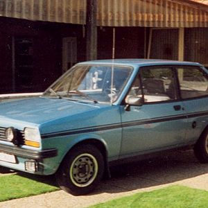 1.1 S Baujahr 1979. Gekauft 1985, km-Stand 64000 km, verkauft/verschrottet 1995, km Stand 298000 km (1. Motor)