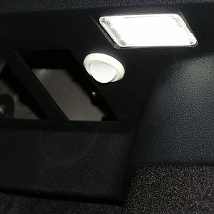 Bosch Parkpilot - Ausschalter für Anhängerbetrieb gut erreichbar neben Kofferraumleuchte

Kofferraumleuchte ist mit einem selbst gebauten Reflektor