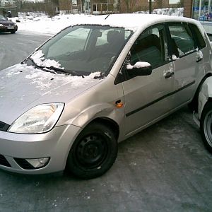 15-20 kmh ins schleudern gekommen und gegen einen golf 5 gti 
schaden:
lenkung gebrochen / musste neu 
ganze linke achse neu und alles was dazugehö