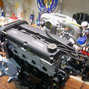 Komplett zerlegt, neue Dichtungen, Kopf geplant, Ventile neu eingeschliffen, vieles Sandgestrahlt und beschichtet, fast alles lackiert etc