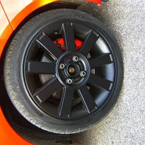 Meine Schönlackierten Schwarzen Org. Ford Fiesta ST Felgen =) 
Immer schön Schwarz MATT =)