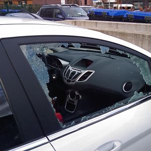 IMAGE 112
Mein 1. Fiesta in Frost Weiß
Nach 6 Wochen ein Einbruch. :-(