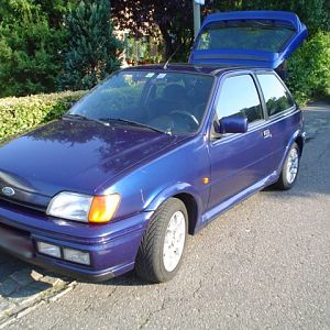Im Sommer

Hier alte Joke Videos von mir um 2001 rum.
http://www.myvideo.de/watch/1176448/Ford_Fiesta_XR2i_16V
http://www.myvideo.de/watch/1176148