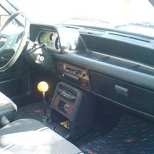 Die Innenausstattung. Die original Billard-Kugel aus meinem 1. Auto hatte ich aufbewahrt.