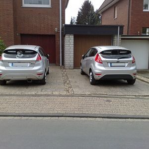 2 von dreien...Links wie beschrieben, Rechts alles original + Frontscheiben; Sitzheizung, Mittelarmlehne, Kofferraumwanne. Michelin mit Night Vision S