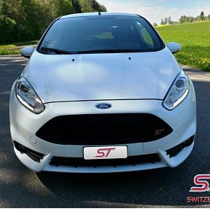 01 Ford Fiesta ST front