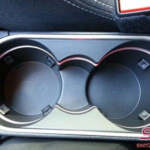 17 Ford Fiesta ST Power Getränkehalter ambient
