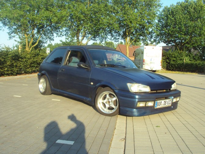 2011 06 03   Fiesta Showroom 04