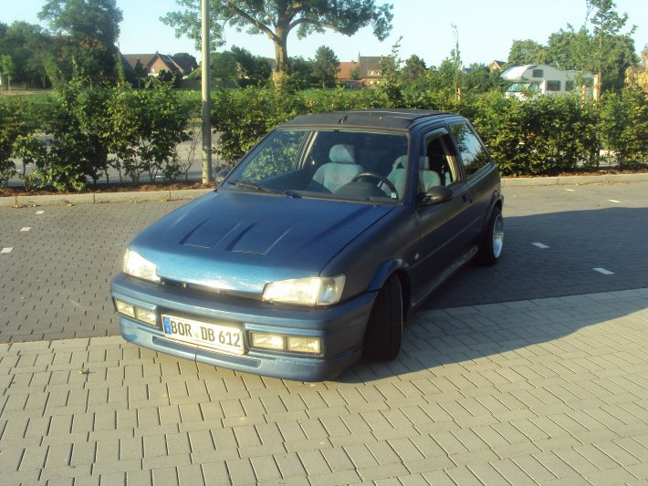 2011 06 03   Fiesta Showroom 07