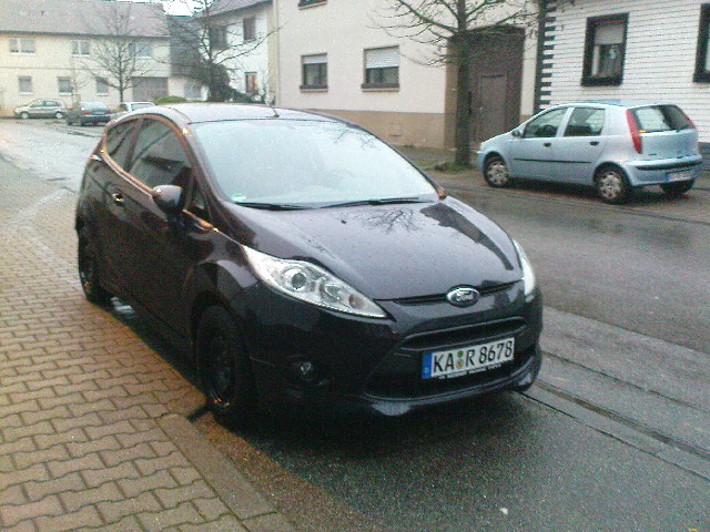 7er Fiesta Sport
erstes Bild von ihm - noch mit Stahlfelgen (weil Winter)