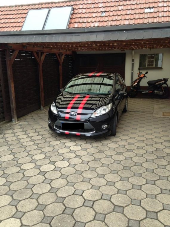 Auto poliert