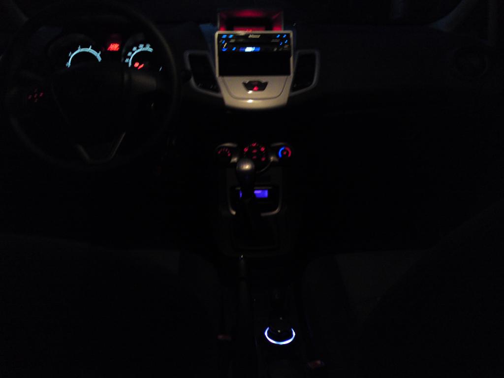 Bei Nacht Phonocar VM 041 und Kenwood A KOS 210 mit Display