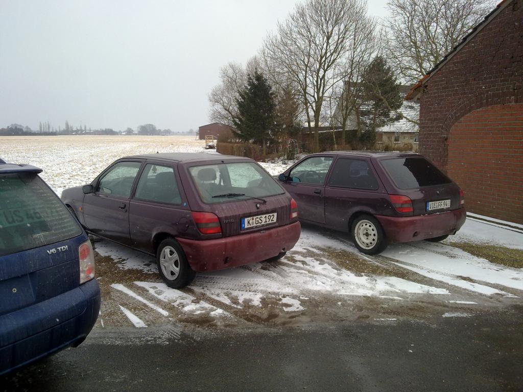 da denkst du dein auto wäre einzigartig,fährst 80km gen norden um ne innenausstattung ab zu holen und dann sowas:D:D:D