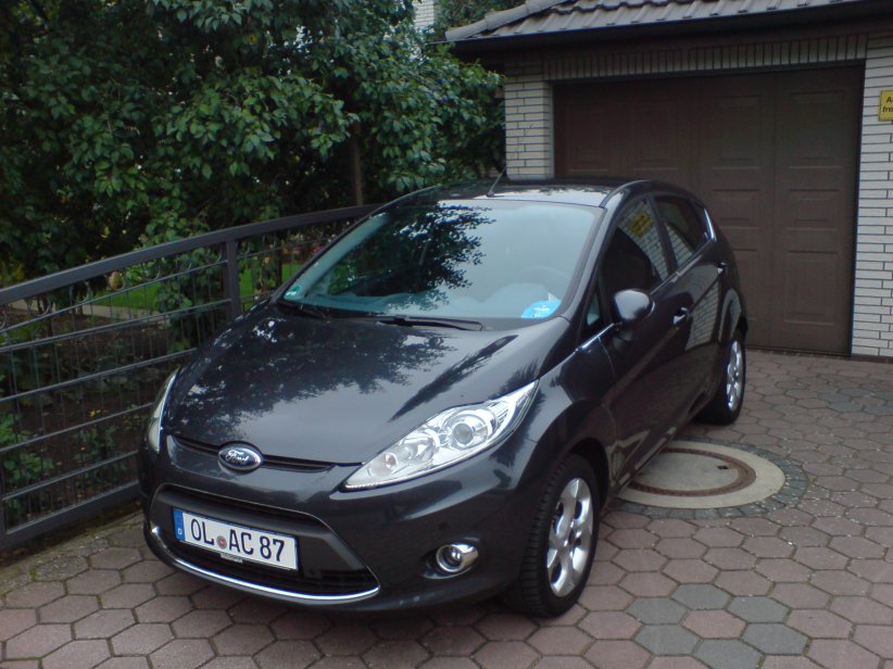 Das ist mein "Kleiner". Noch ist mir kein bessere Name eingefallen.
Es ist ein 2009er, mit Ghia-Ausstattung.