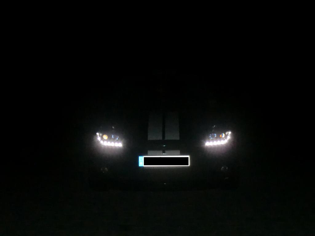 Devil Eyes schwarz bei Nacht