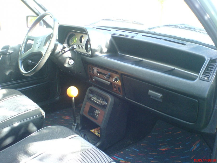 Die Innenausstattung. Die original Billard-Kugel aus meinem 1. Auto hatte ich aufbewahrt.
