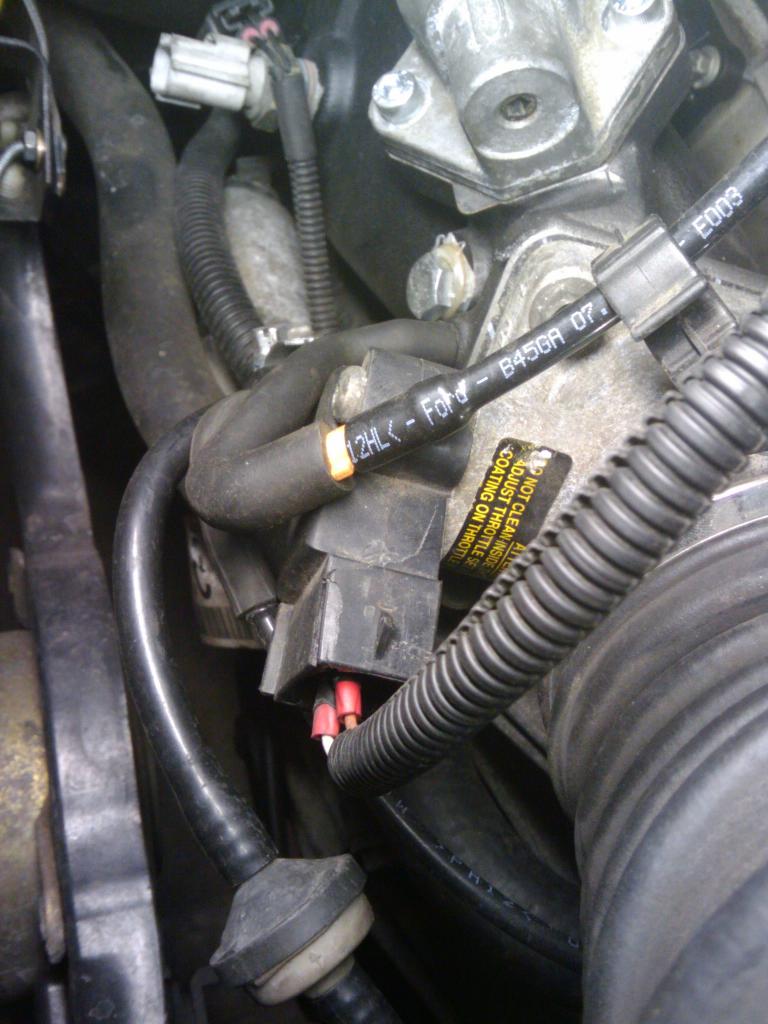 Drosselklappen Poti (Kabelschuhe seperat isoliert)
Der leere Stecker oben links ist für die Lufttemperatur habe ihn nicht angeschlossen da der Sport