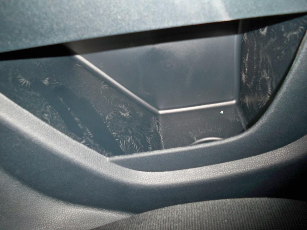 Getränkefach (sry für den Schmutz :D is nochn Foto als ich die Rückbank gespachtelt habe ...)