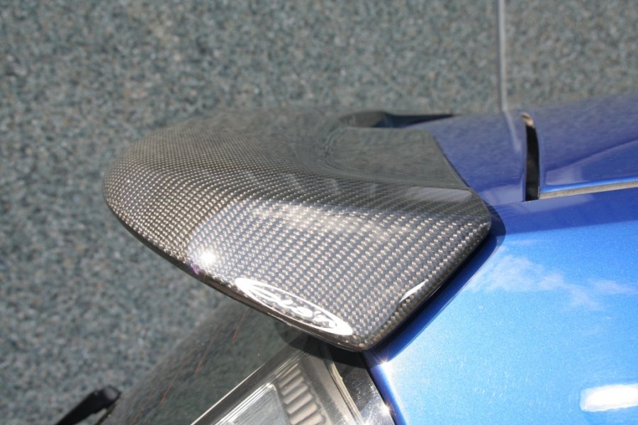 Heckflügel mit Echtcarbon bezogen