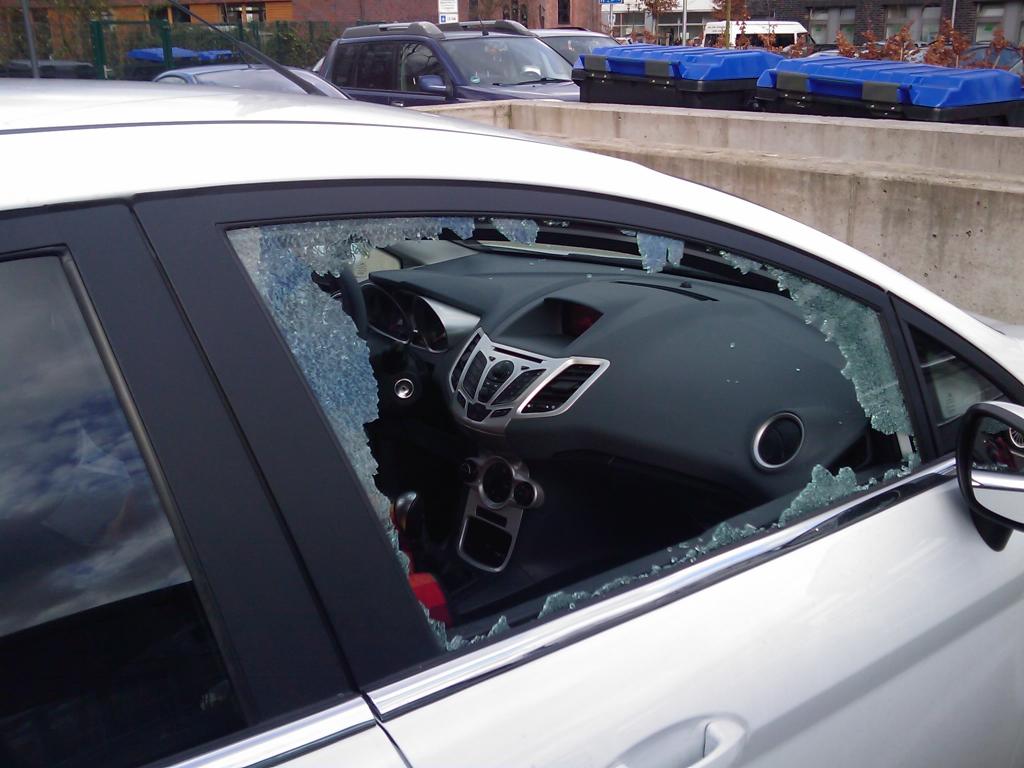 IMAGE 112
Mein 1. Fiesta in Frost Weiß
Nach 6 Wochen ein Einbruch. :-(