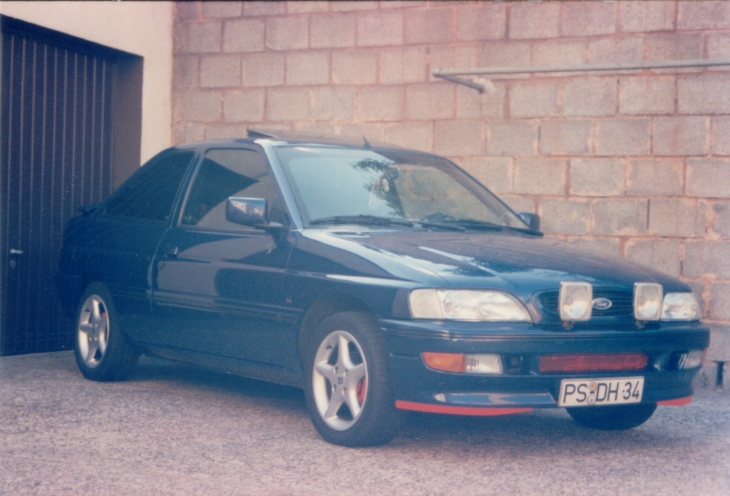 ist nach 16 Jahren jetzt mit 200000 km in den Ruhestand gegangen. Ersatz wurde unser neuer Fiesta.
Escort Saphir Sondermodell 1,6l 16V. Über diese Au