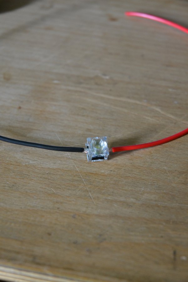 LED mit fertig verklebter Linse