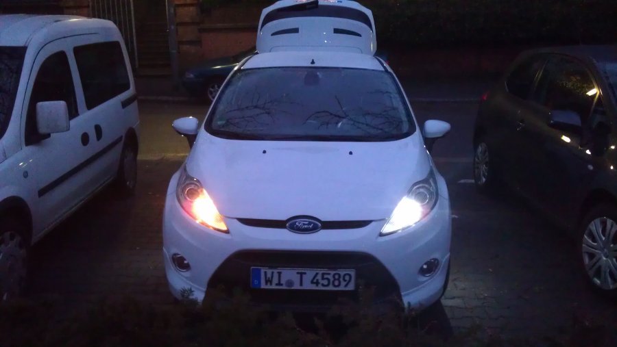 Links normal Birnchen - Rechts 1W LED