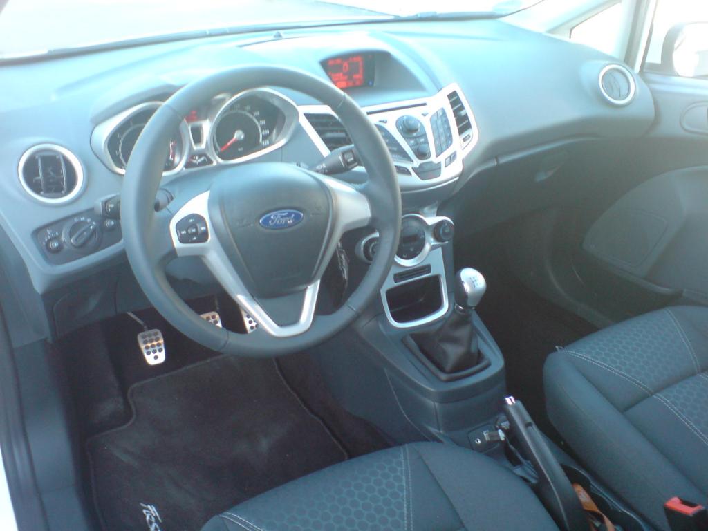 Mein Fiesta Innenraum mit Audio Paket 4 und Alupedale