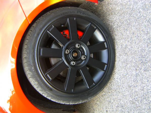 Meine Schönlackierten Schwarzen Org. Ford Fiesta ST Felgen =) 
Immer schön Schwarz MATT =)