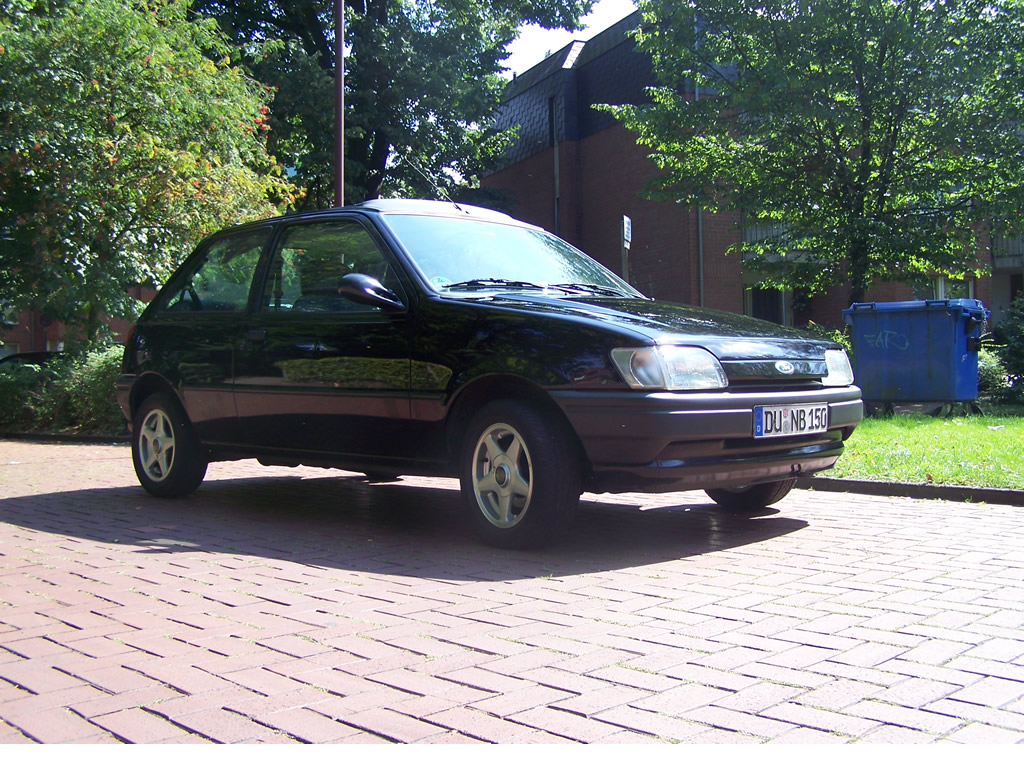 Nach ca. 1 Monat mit neuen Spiegeln, weißen Blinkern und Alufelgen.