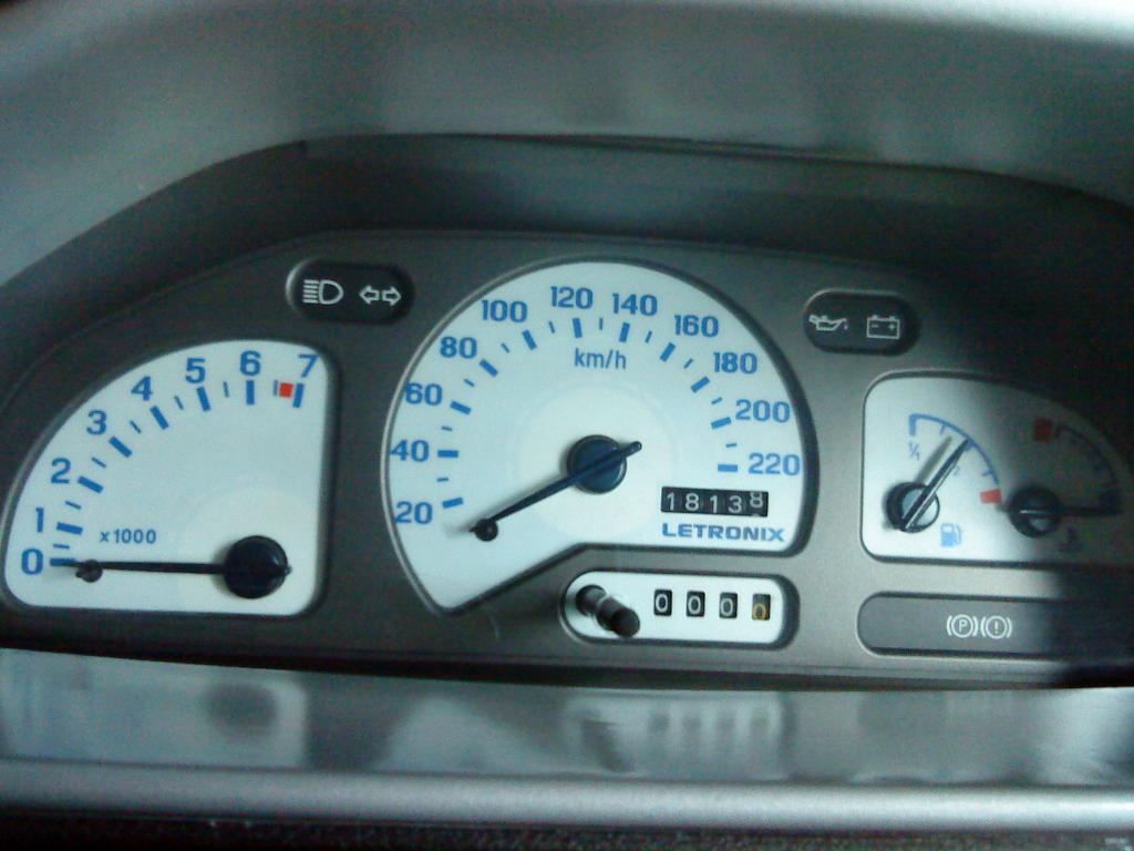 Passend zur Wagenfarbe (Petrol-Blau). Davor war es Weiß auf Weiß und das sah nicht so dolle aus. :)