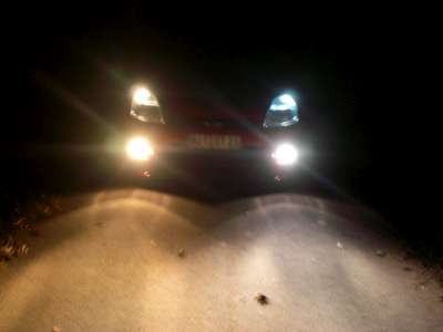 Rechts Mtech SuperWhite Nebelscheinwerfer + LED Standlicht
Links Original Nebelscheinwerfer + Blaues Philips Standlicht