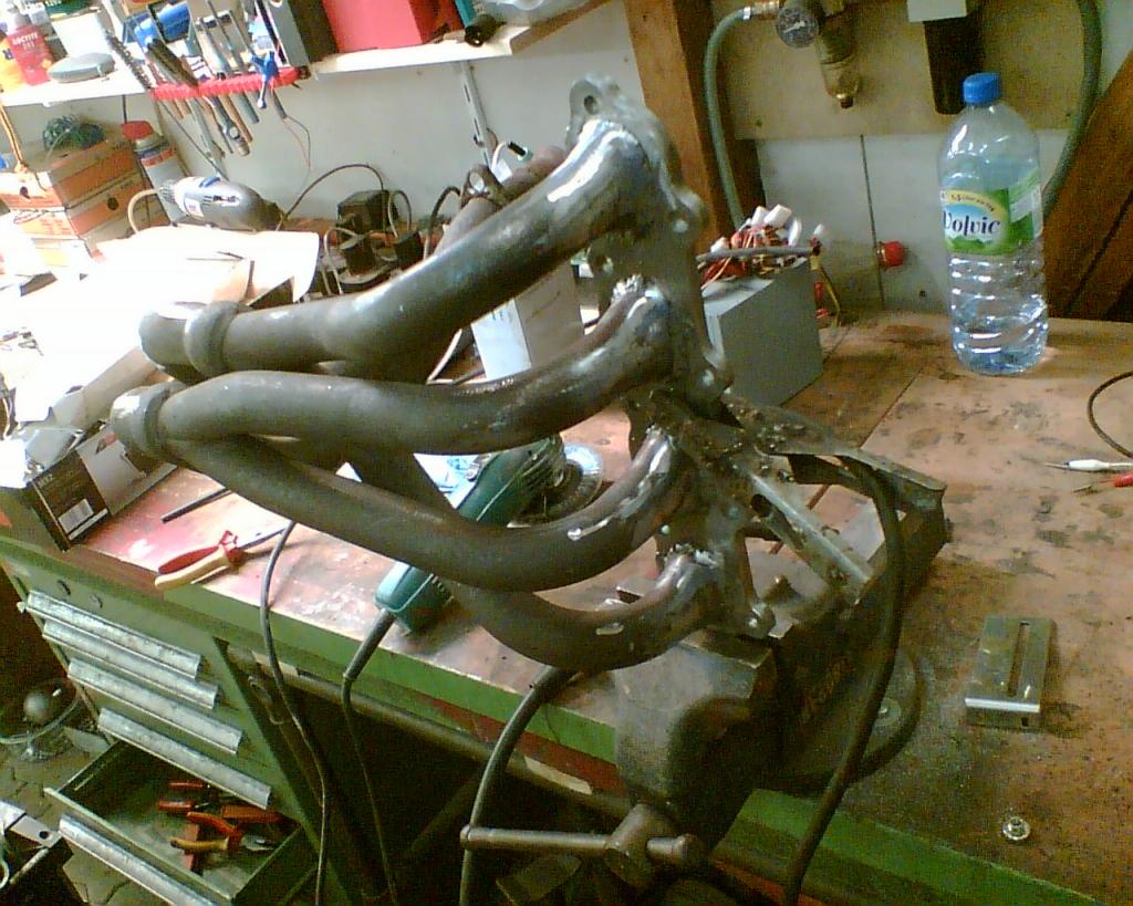 RS2000 Fächerkrümmer mit Zetec Adapterplatte
Bekommt noch neuen Lamda-Stutzen, FLexrohr, Temperatursensor, und Hitzeschutzband