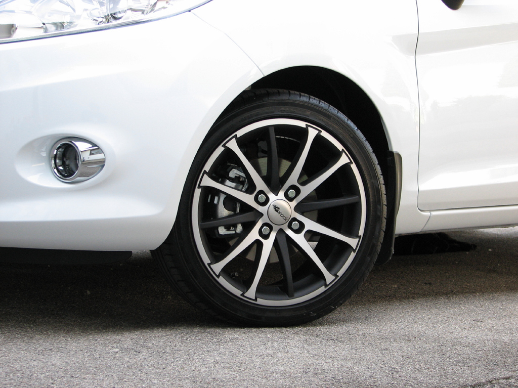 Sommer: Brock RC18 mit Conti PremiumContact2 195/45 R16