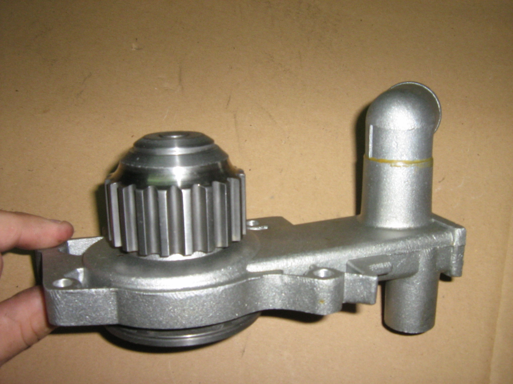 Wasserpumpe XR2i 1,6i
Müsste bei allen CVH Motoren passen

40,- Neu