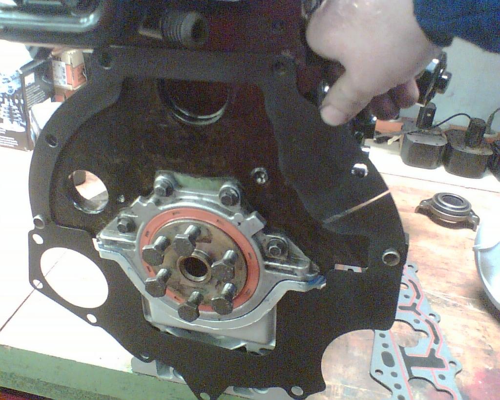 Zwischenblech zum Getriebe abgeändert für die Aussparung "Anlasser Hinten", dank an RoadRace für den Tip