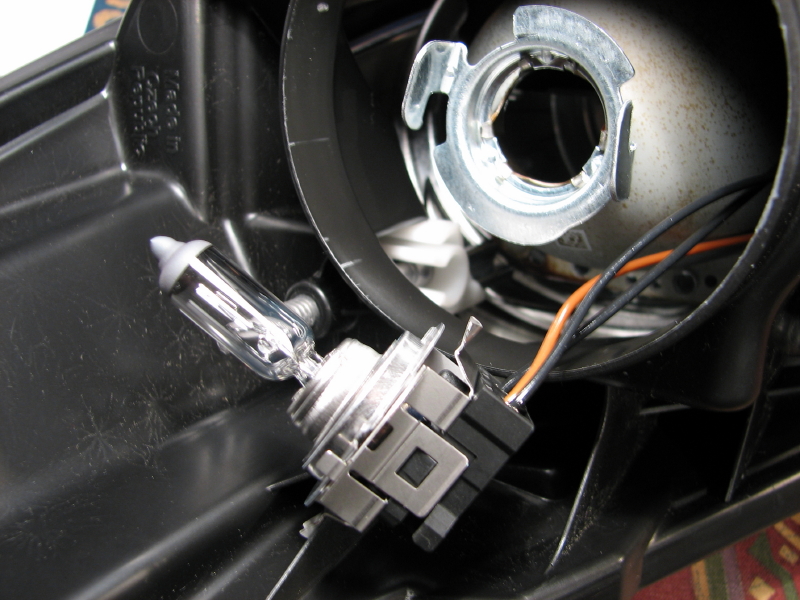 Ford Fiesta MK7 2012- Rückleuchte/Heckleuchte ausbauen und Lampen wechseln  - Tutorial 